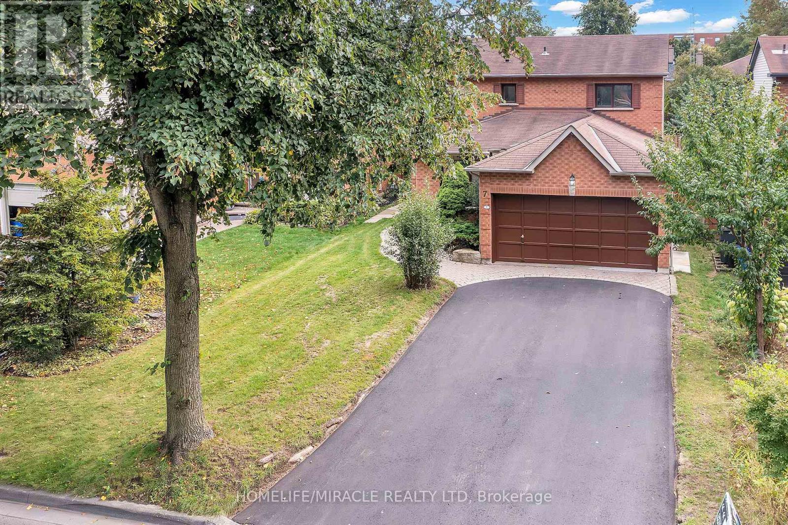 7 Houghton Ct, Whitby, ON L1N 8G9