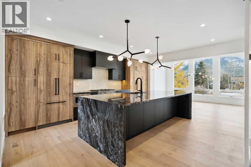 512 8 Avenue, Canmore, AB T1W 2E3