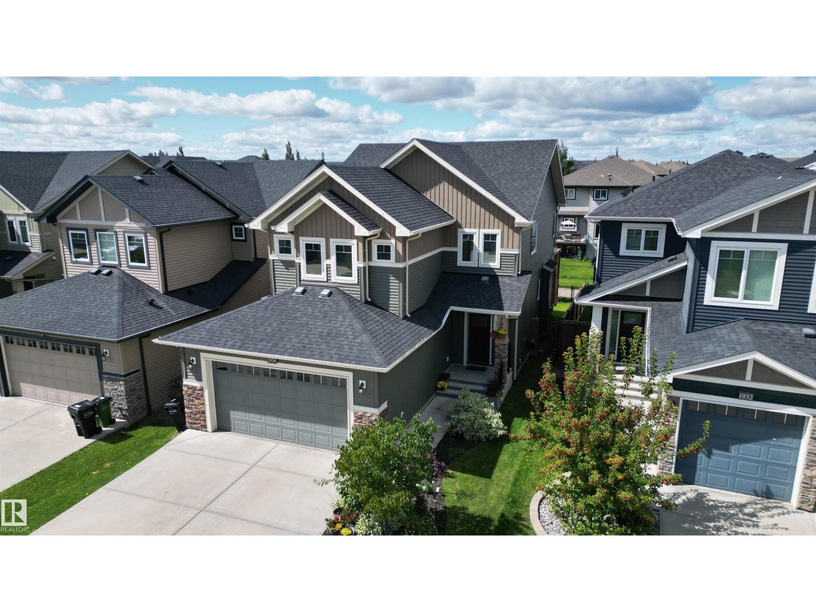 1934 Adamson Tc SW, Edmonton, AB T6W 2N7