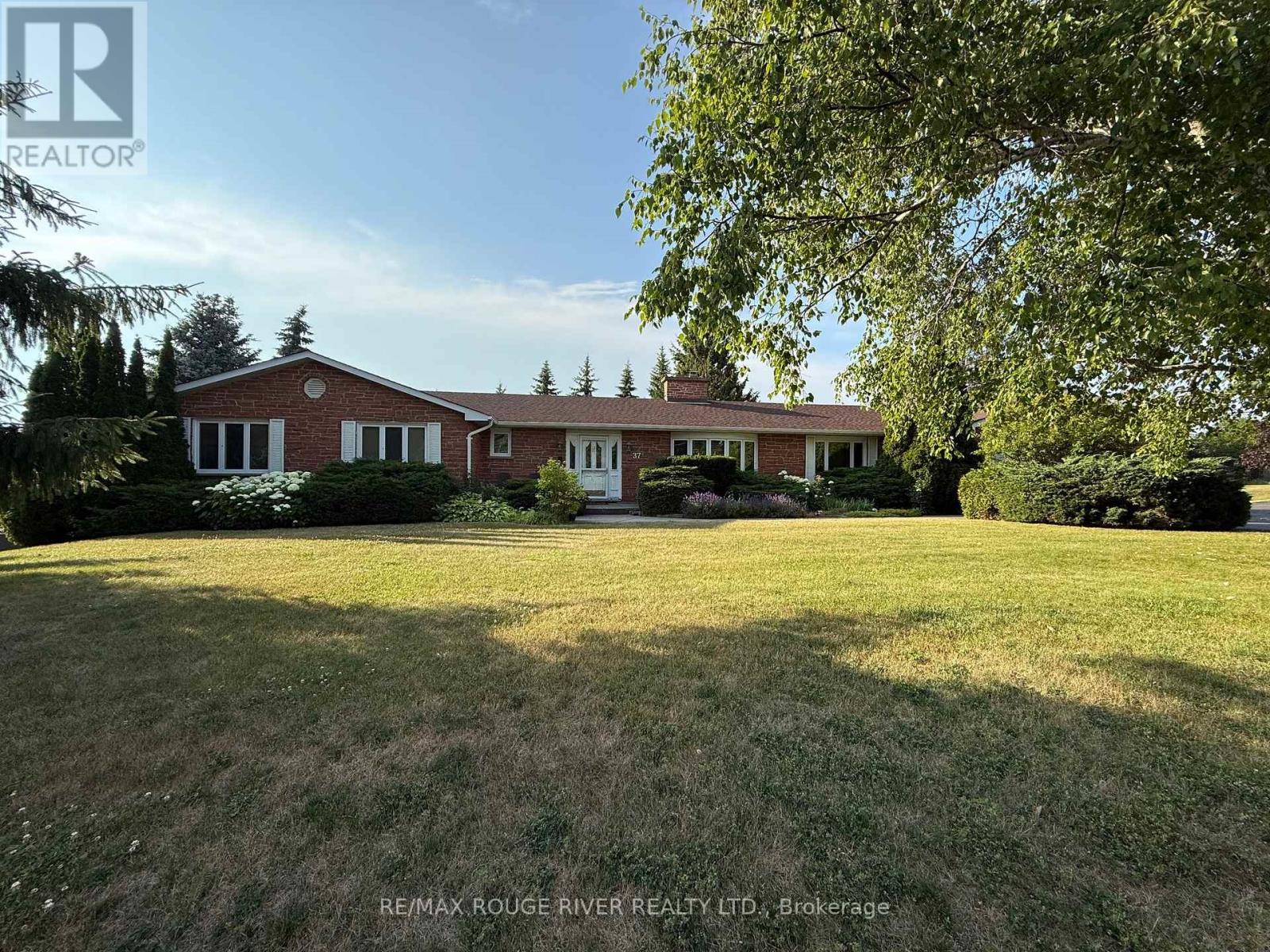 37 Stoneridge Rd, Hamilton, ON K9A 4J9