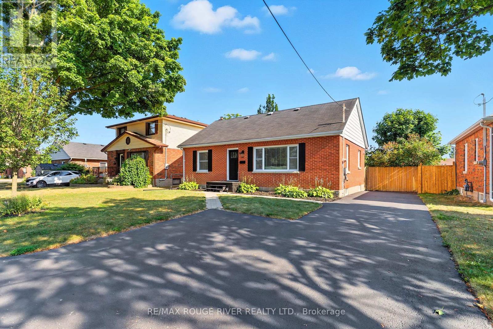 39 Southway Dr, Clarington, ON L1C 1C6