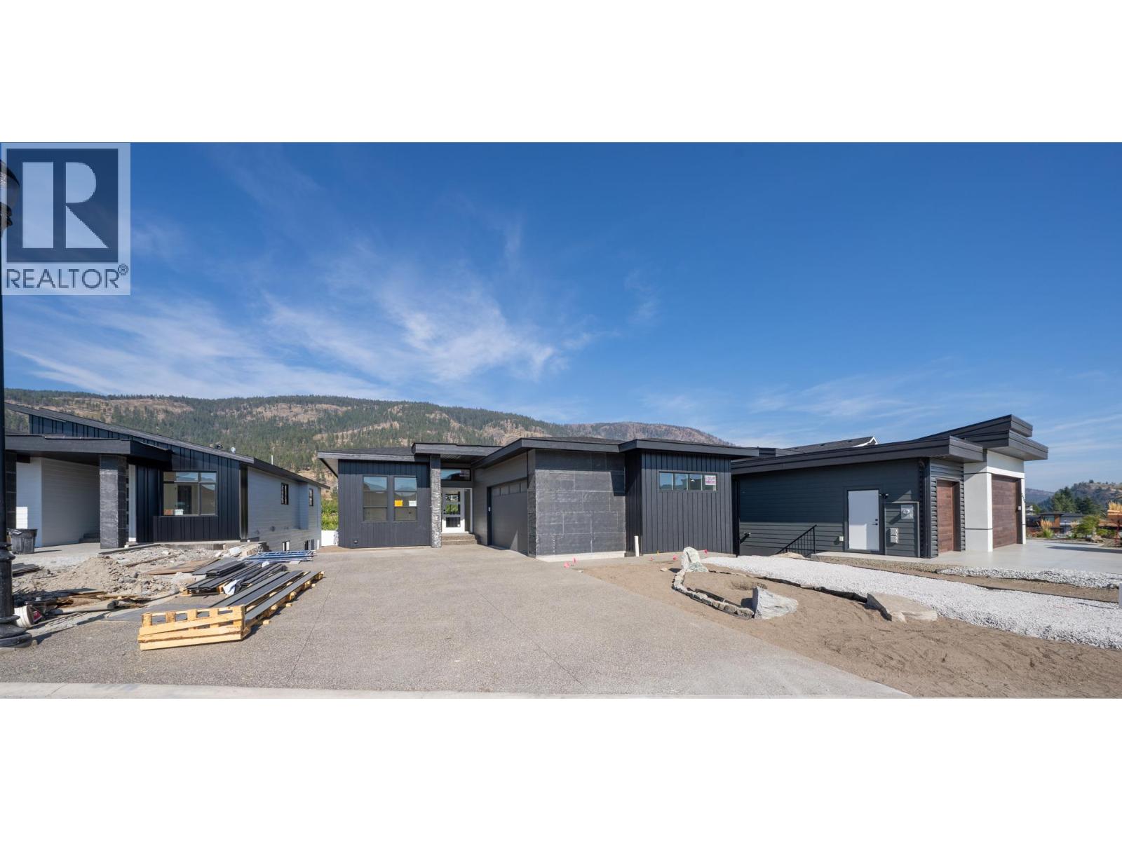 2538 Pinnacle Ridge Dr, West Kelowna, BC V4T 0G4