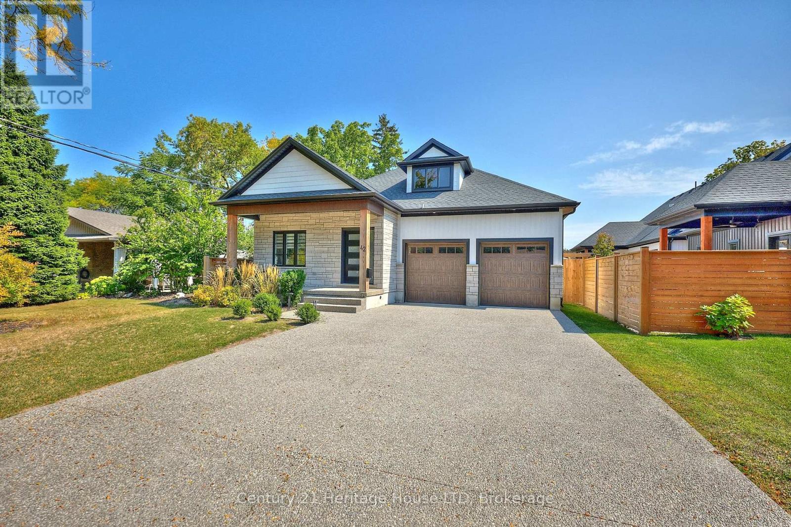 42 Aquadale Dr, St. Catharines, ON L2N 2P8