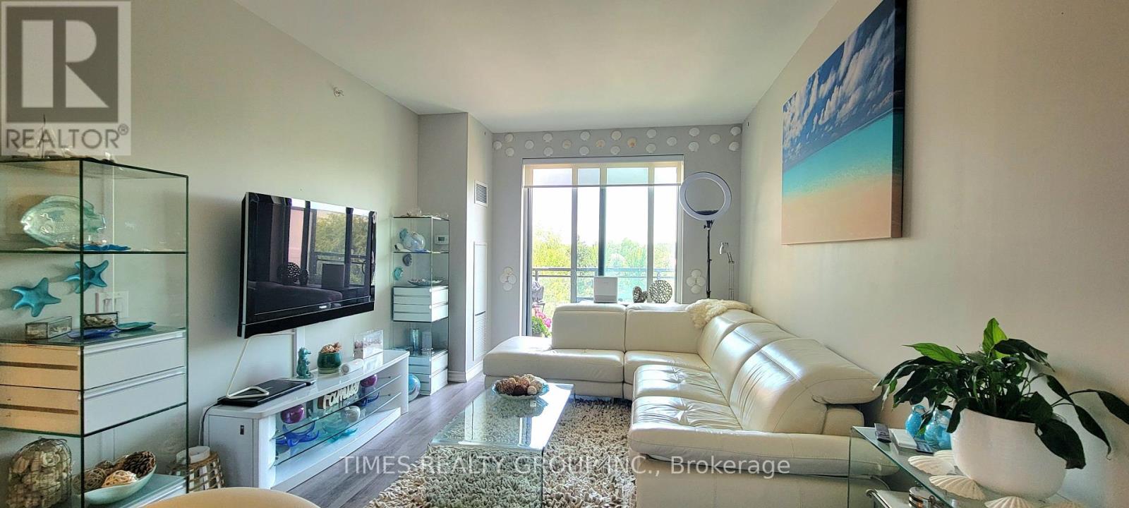 301 11611 Yonge St, Richmond Hill, ON L4E 1G2