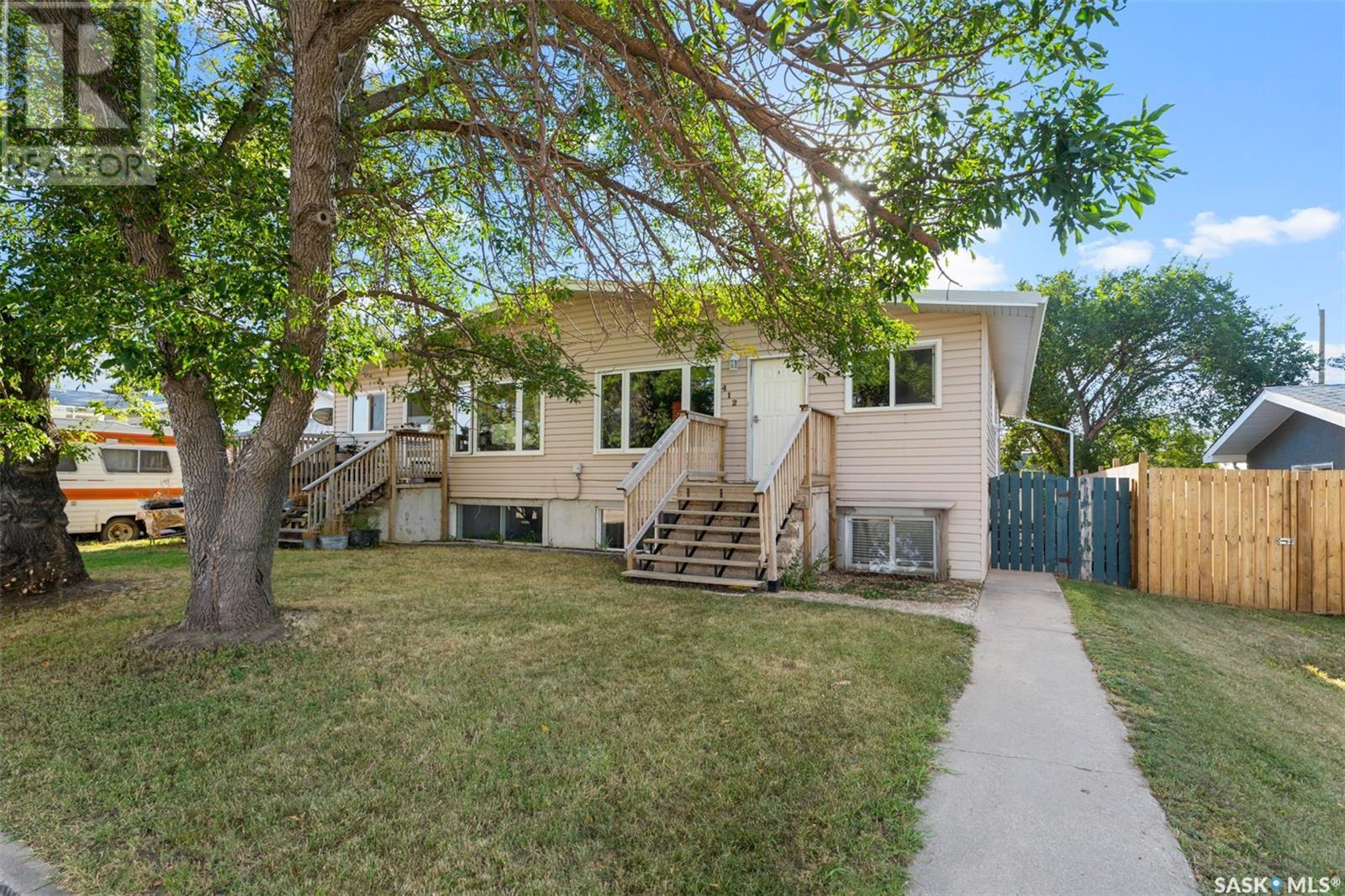 410 412 3rd St E, Delisle, SK S0L 0P0