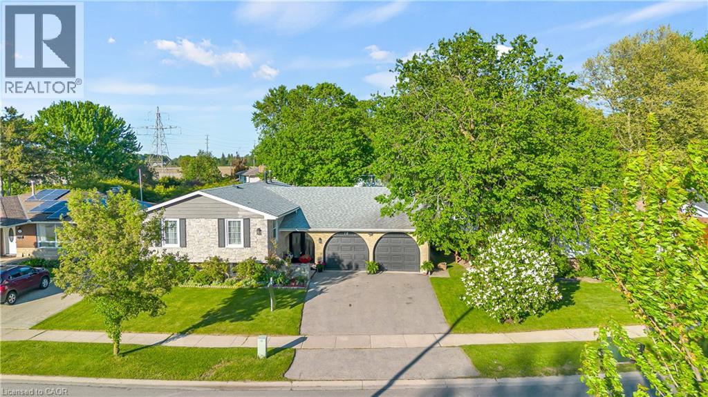 18 Old Farm Rd, Brantford, ON N3R 6P5
