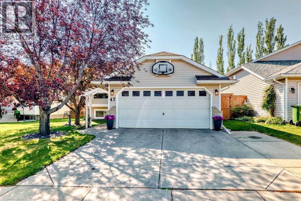 47 Willowbrook Dr NW, Airdrie, AB T4B 2J5