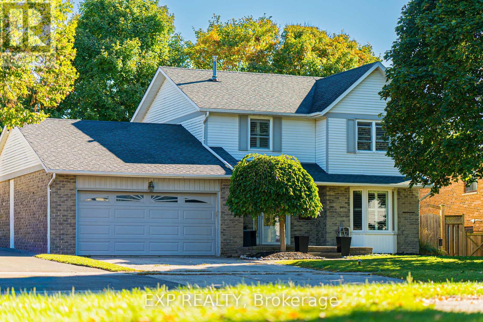 54 Pathfinder Cres, Kitchener, ON N2P 1S6