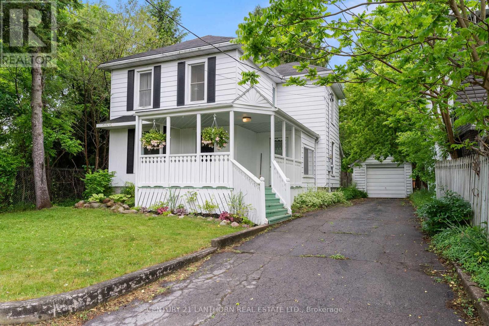 18 Elm St, Prince Edward County Picton Ward, ON K0K 2T0