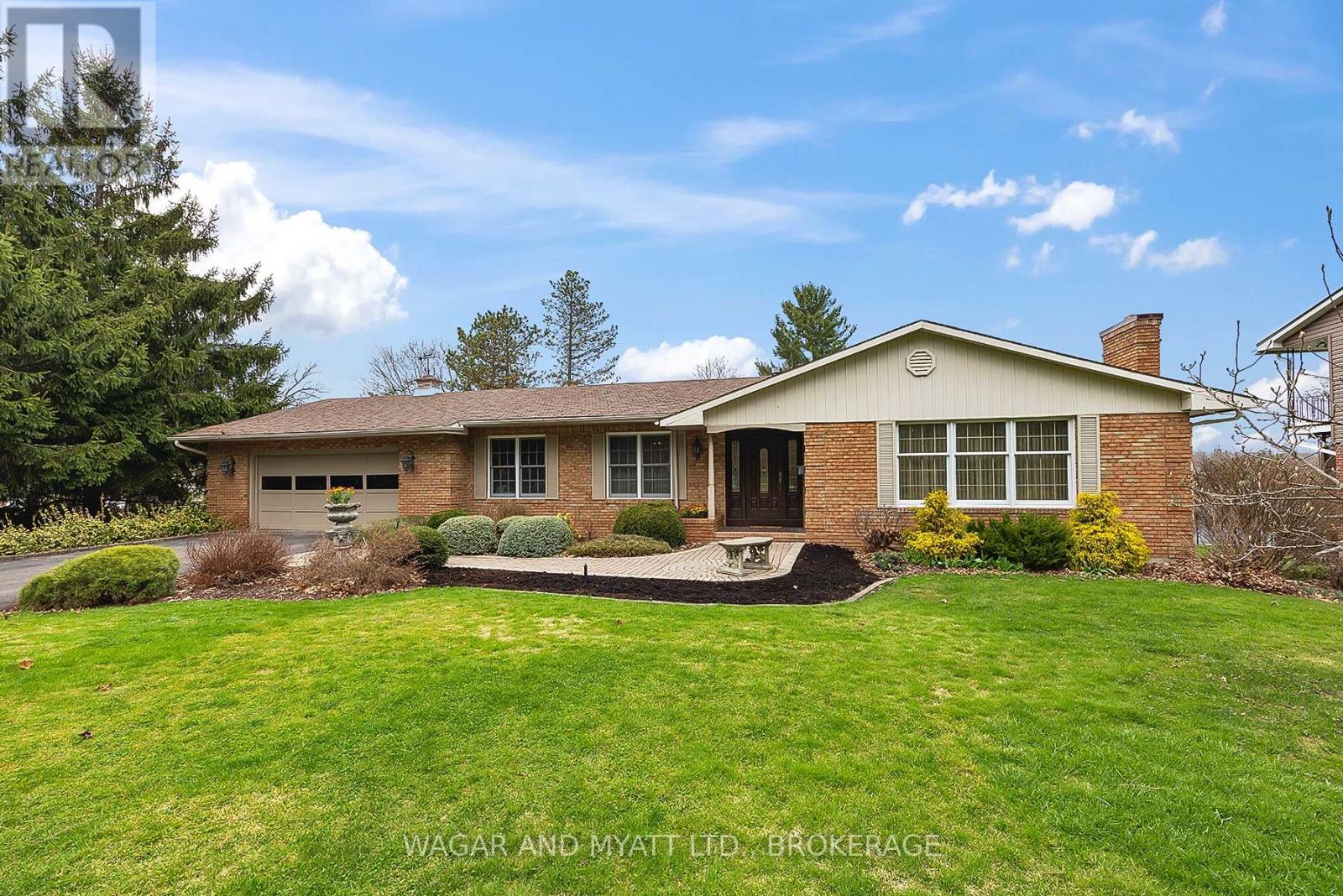99 River Rd, Greater Napanee, ON K7R 3H3