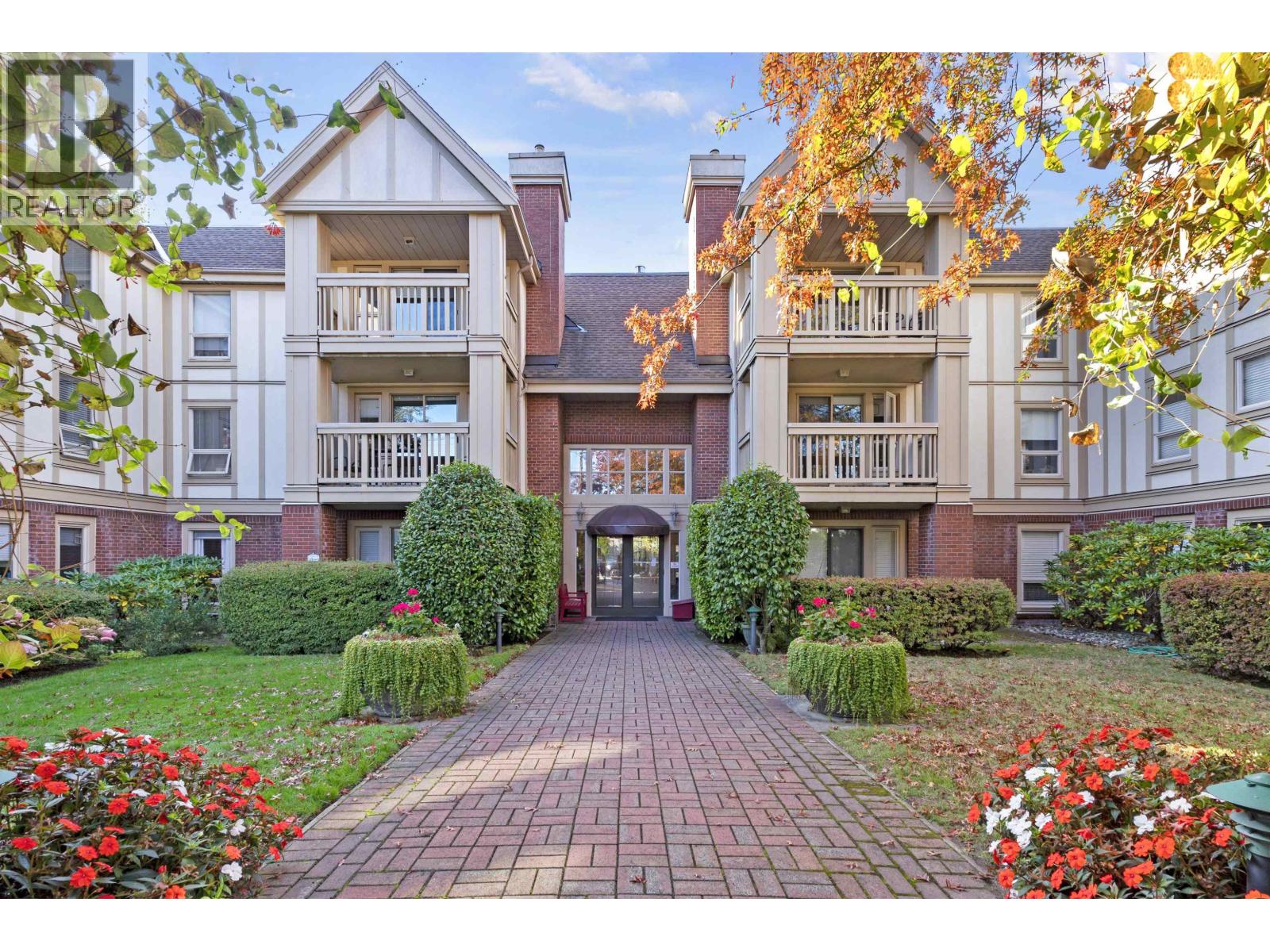 843 22nd Street Unit 205, West Vancouver, BC V7V 4C1
