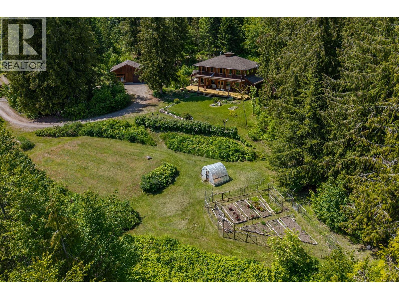 3019 Hopwood Rd, Lee Creek, BC V0E 1M4