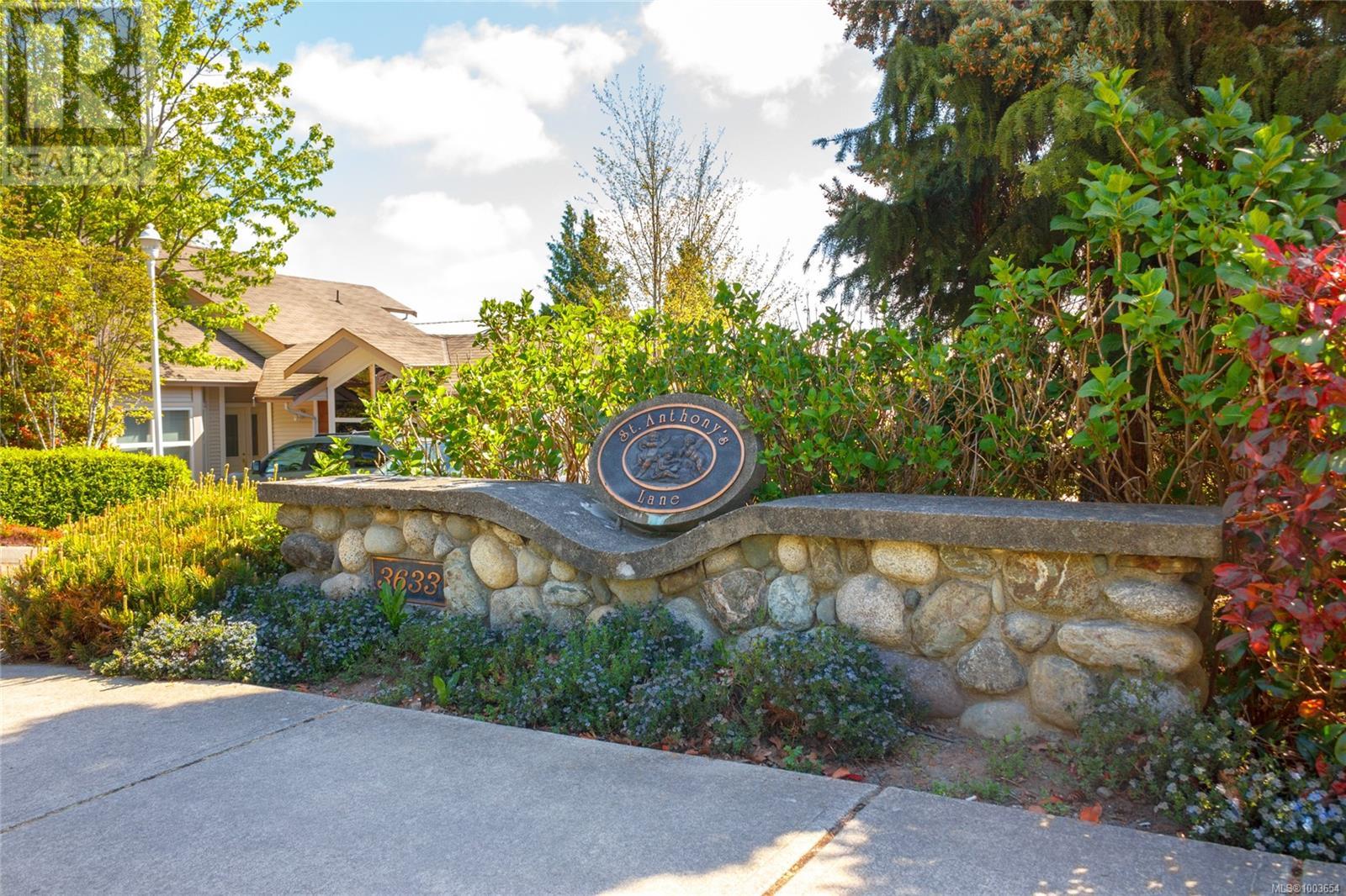 3633 Cedar Hill Rd Unit 3 Rd, Saanich, BC V8P 3Z3