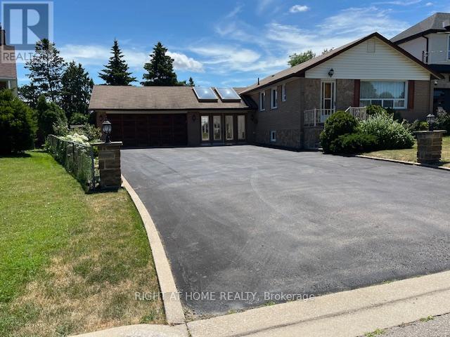 17 Maldaver Ave, Mississauga, ON L5M 1W4