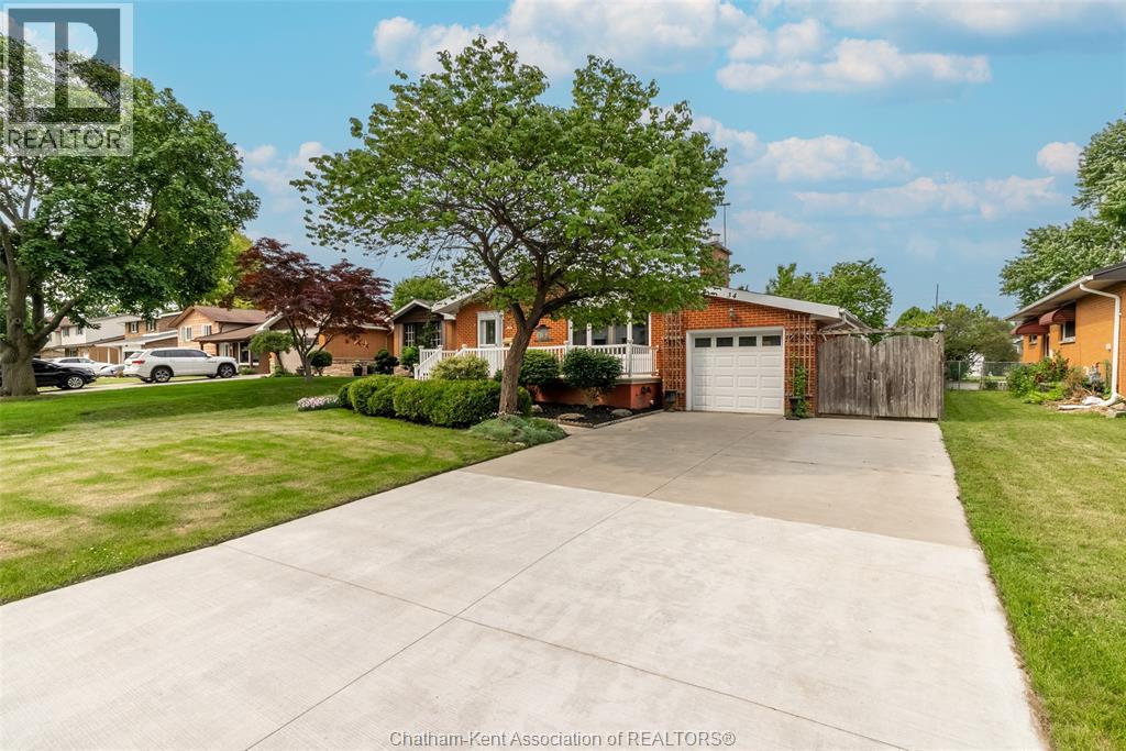 34 Wyandott St, Chatham, ON N7M 2T5