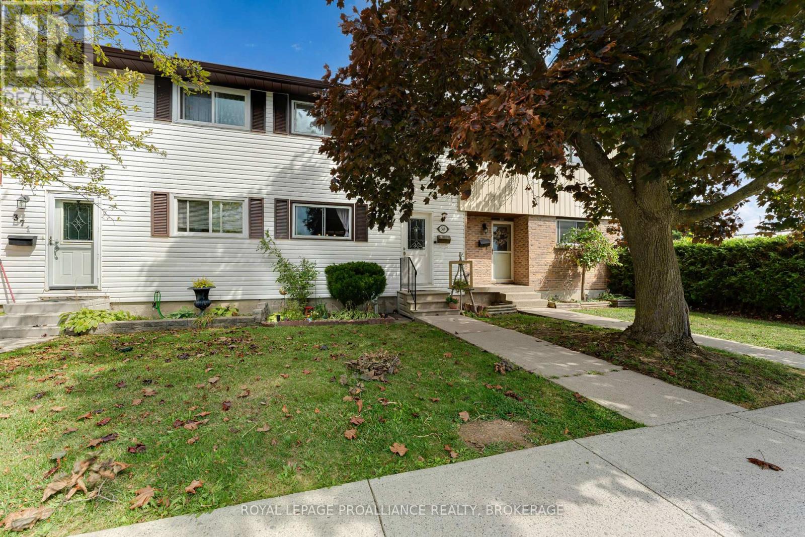 369 William St N, Gananoque, ON K7G 2X9