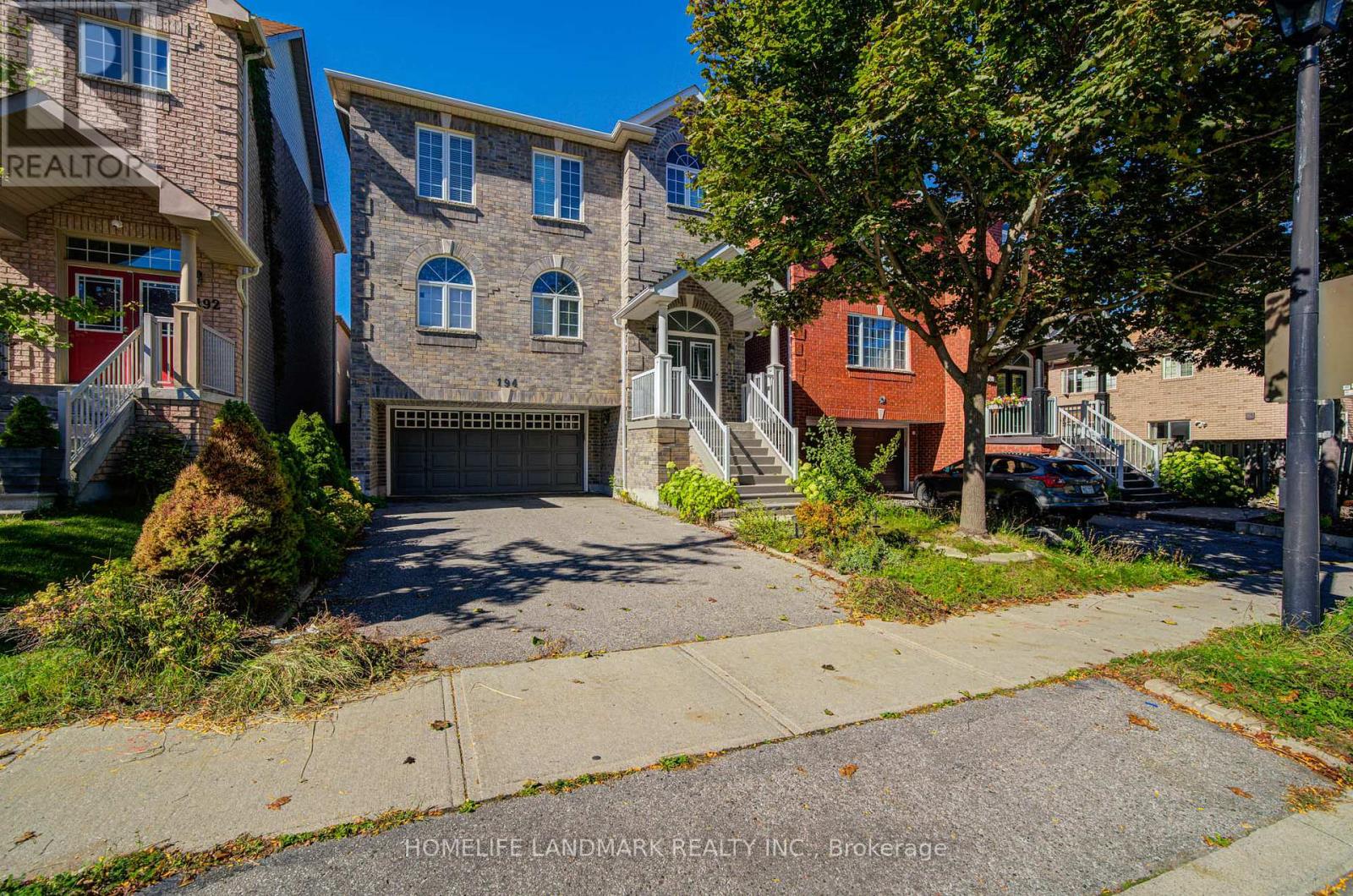 194 Dean Burton Ln, Newmarket, ON L3X 3C4