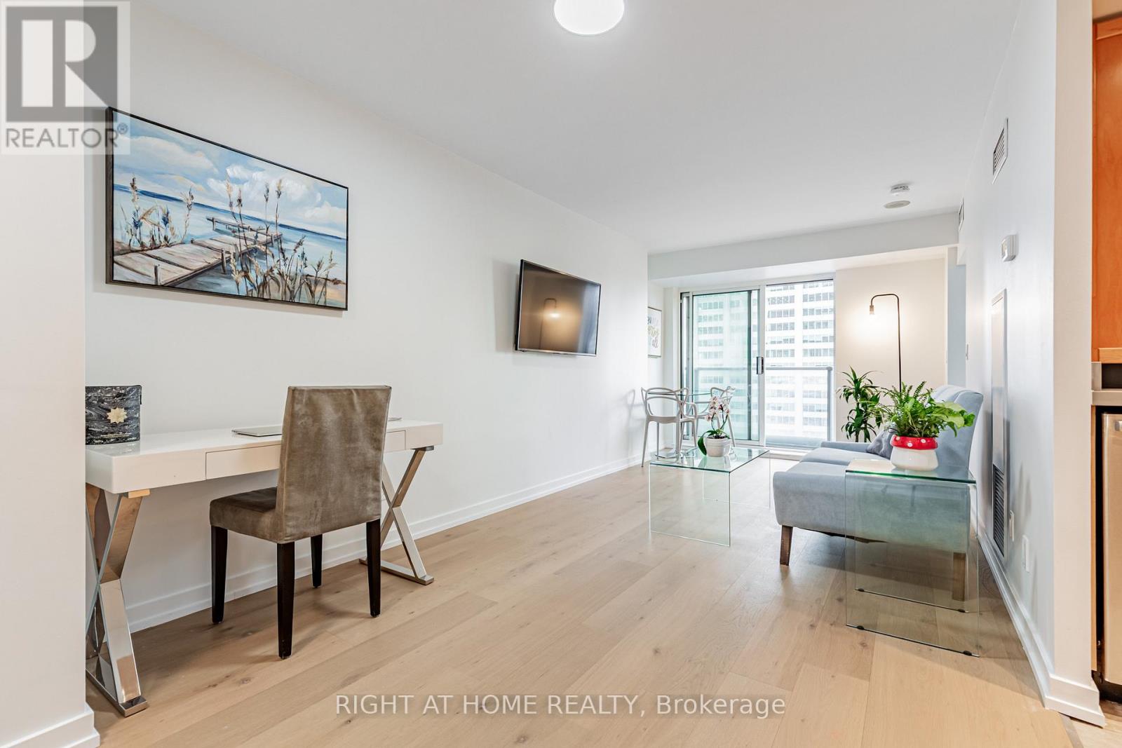 3116 8 Park Rd, Toronto, ON M4W 3S5