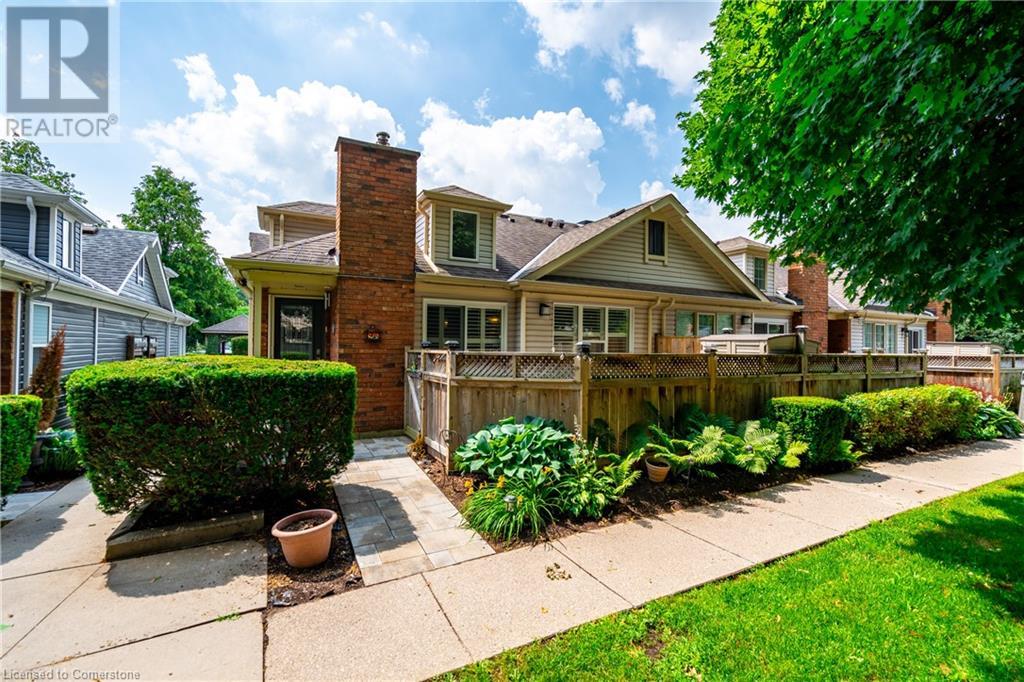 175 Fiddlers Green Road Unit 26, Hamilton, ON L9G 1W5