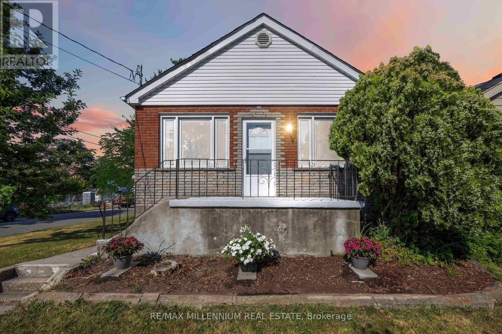 96 Phillip Ave, Toronto, ON M1N 3R4