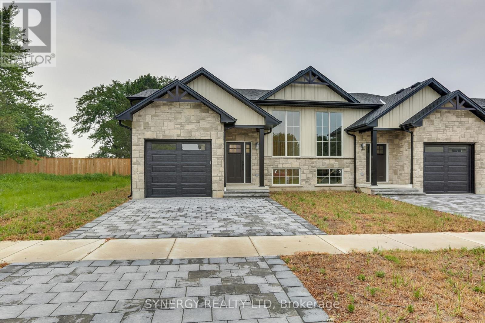 7 Haddon Ln, Strathroy-caradoc Nw, ON N7G 0B9