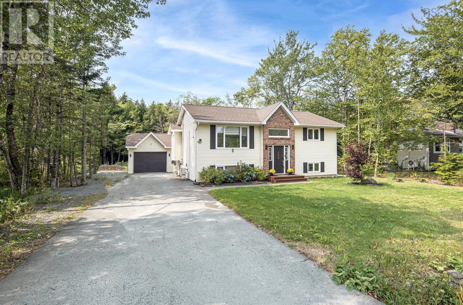 124 Fenerty Rd, Middle Sackville, NS B4E 3B1