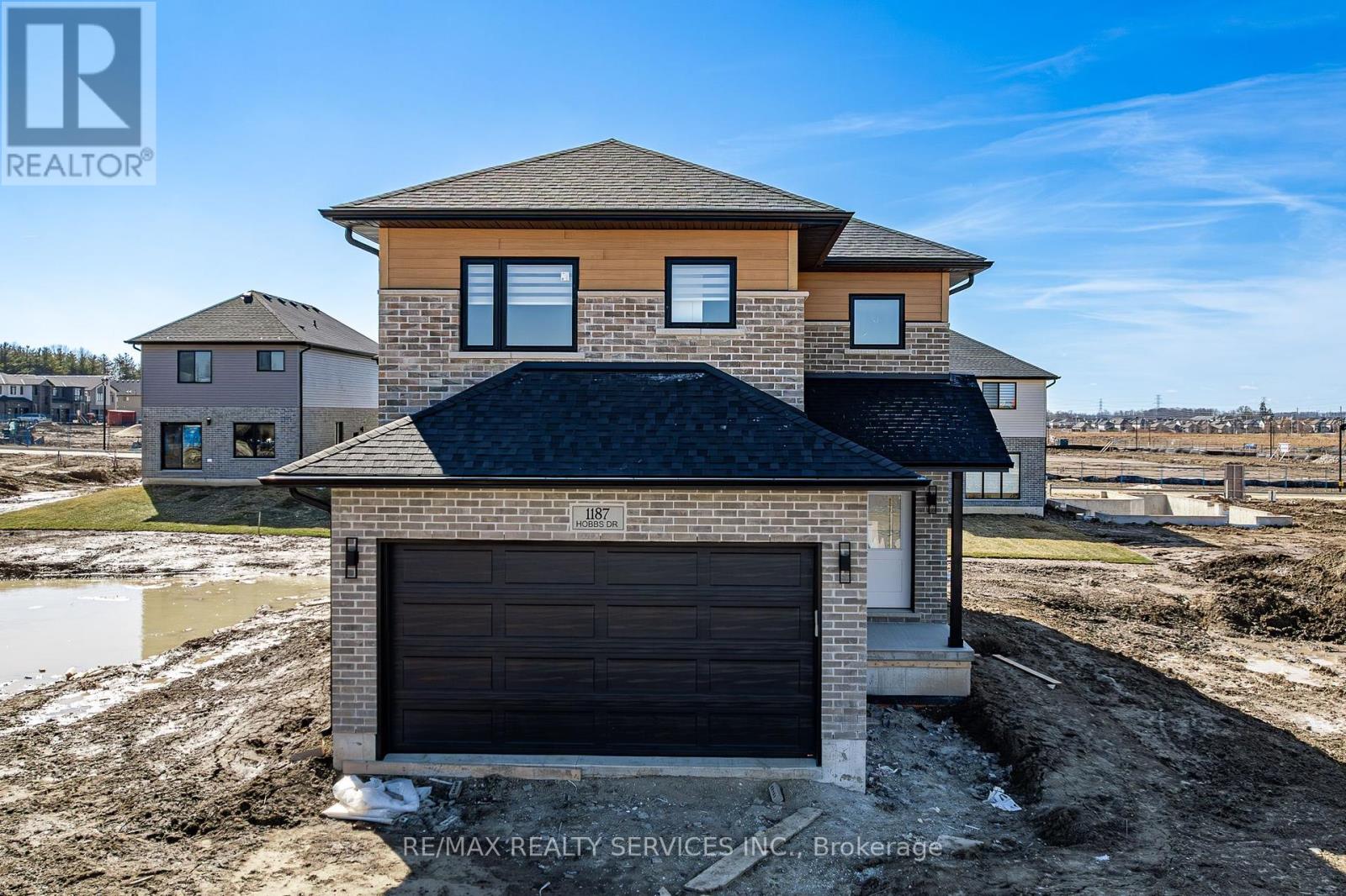 1187 Hobbs Dr, London South South U, ON N6M 1E8