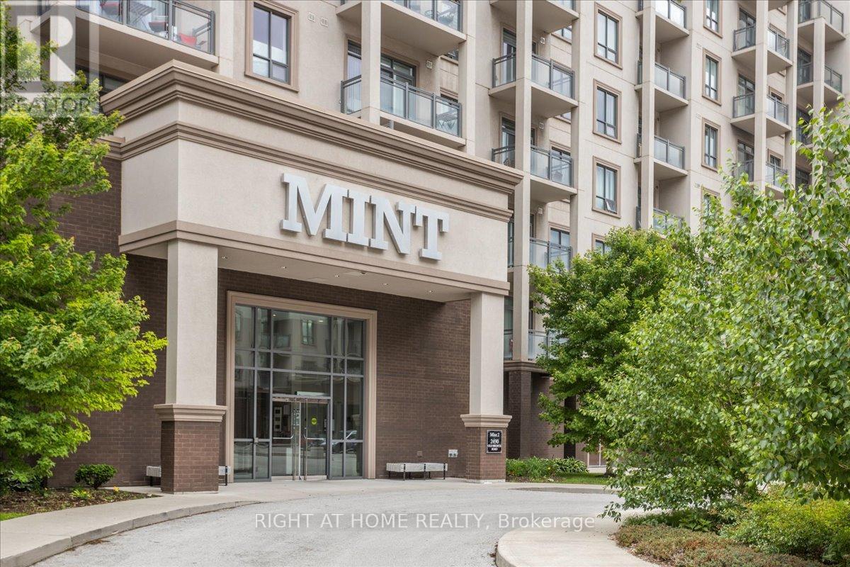 301 2490 Old Bronte Rd, Oakville, ON L6M 0Y5
