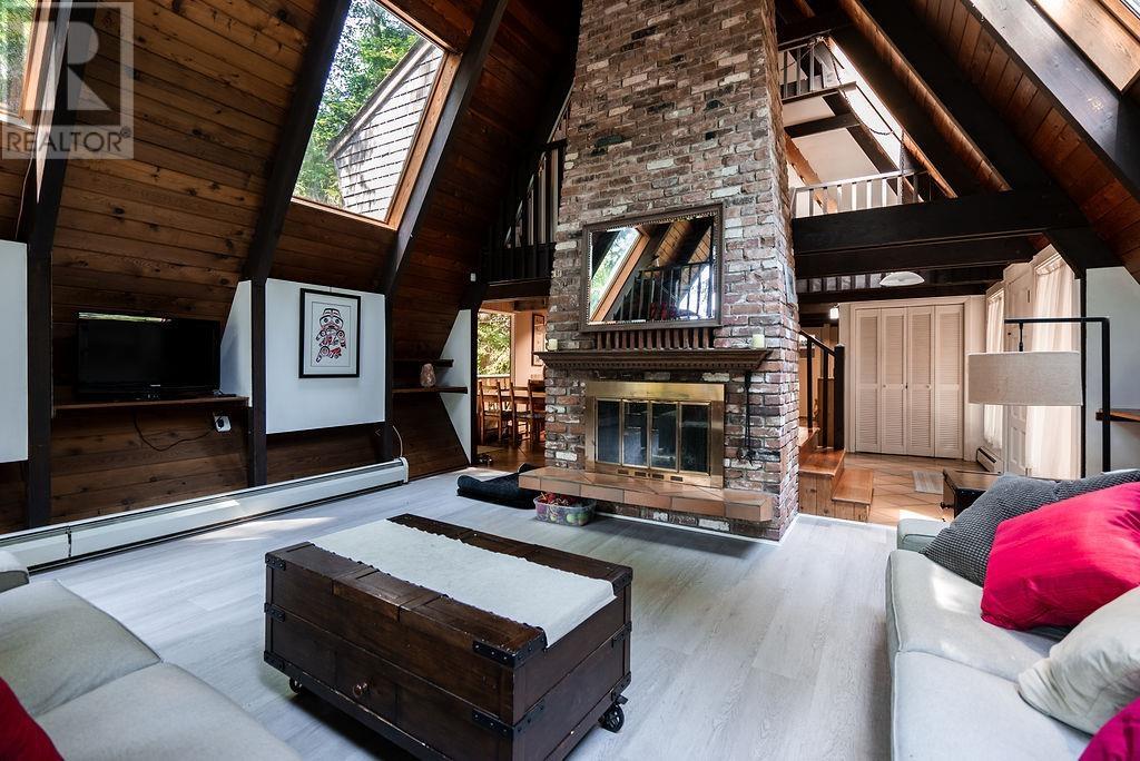 4402 Keith Rd, West Vancouver, BC V7W 2M2