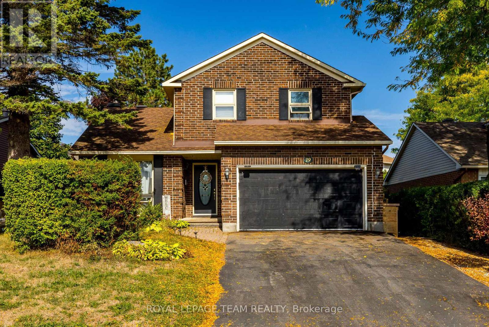 19 Mclennan Way, Ottawa, ON K2L 2N1