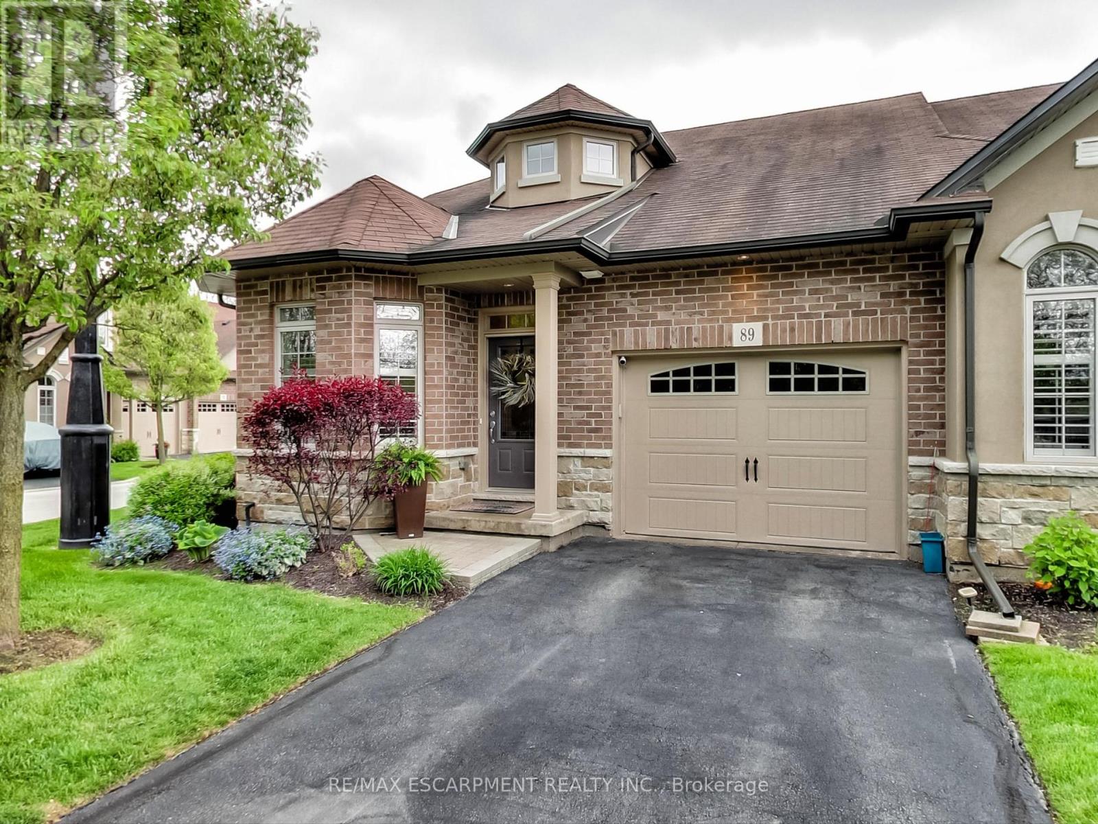 89 Toulon Ave, Hamilton, ON L9G 3K9