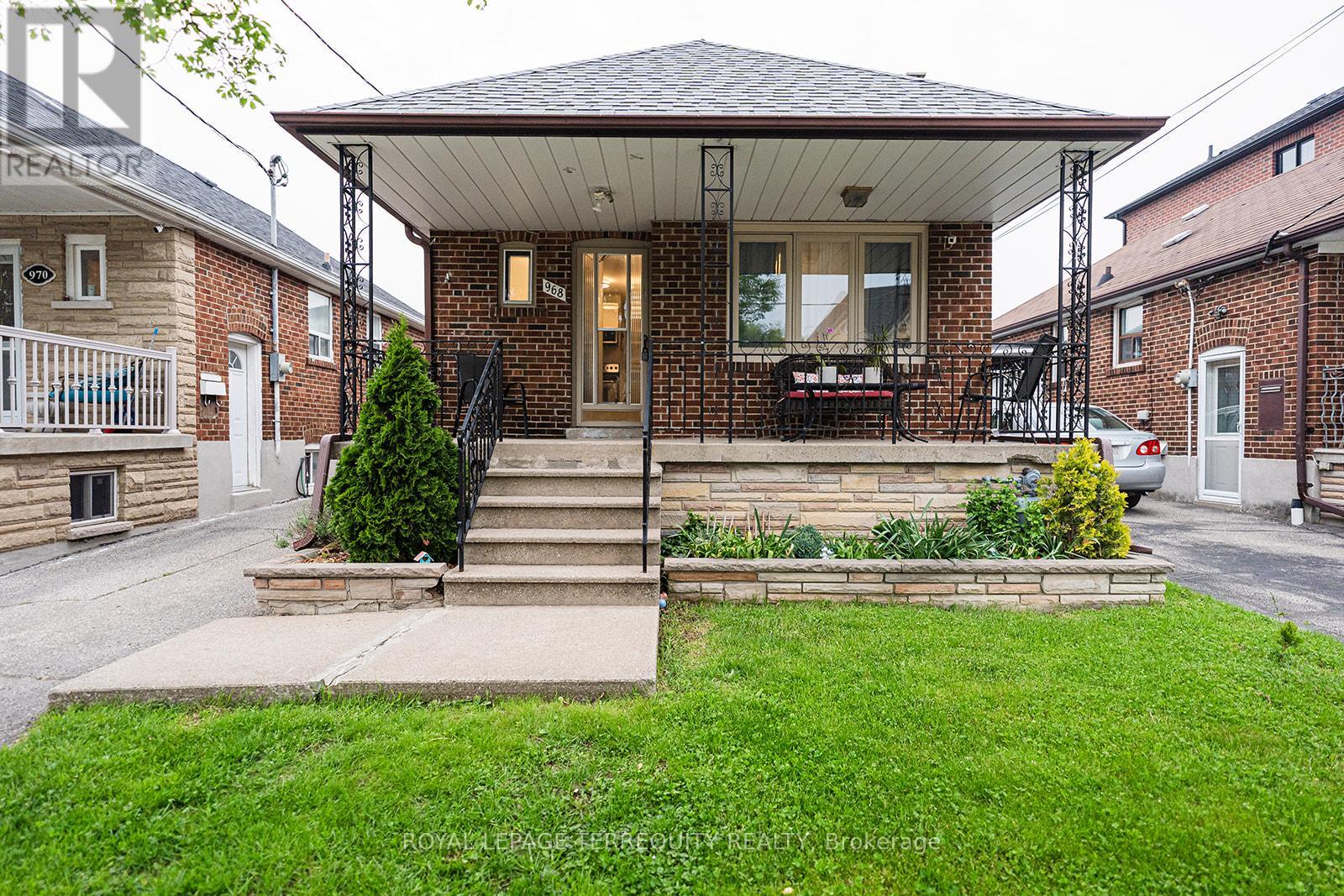 968 Castlefield Ave, Toronto Briar Hill-belgravia, ON M6B 1E2
