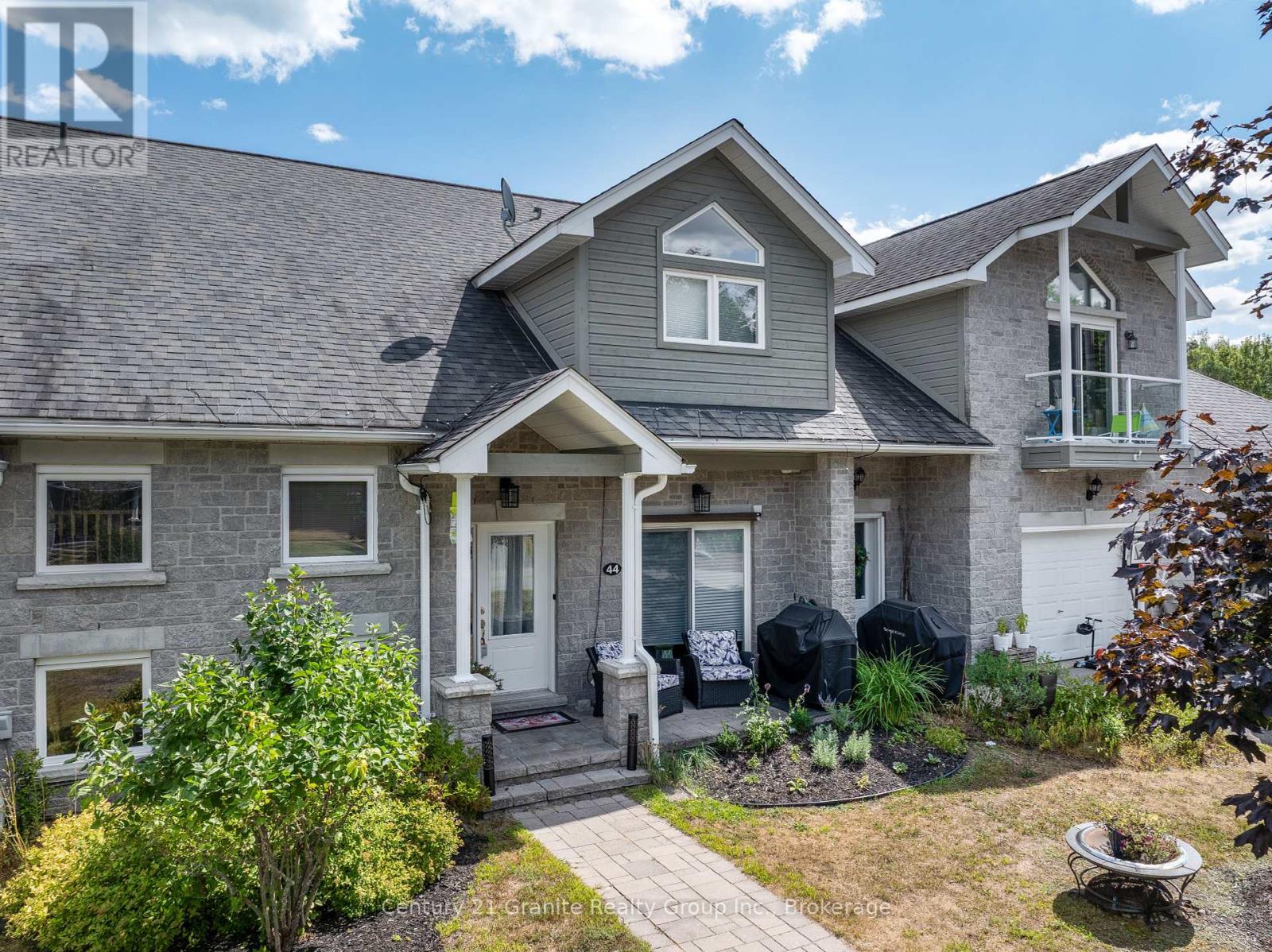 44 Webb Cir, Dysart and Others, ON K0M 1S0