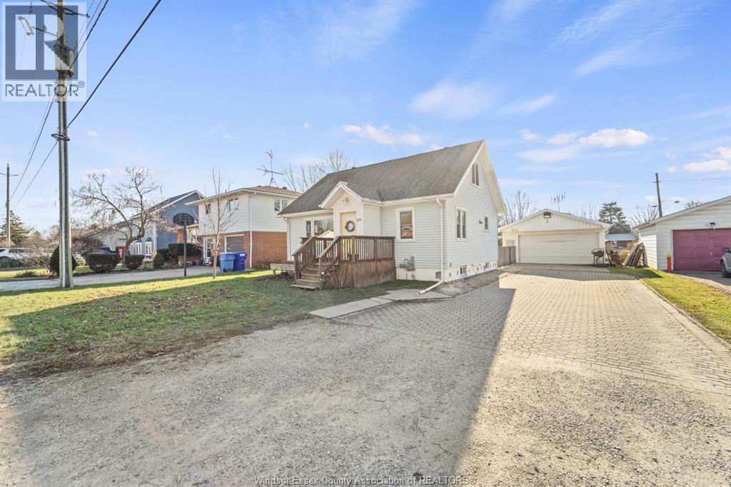 321 Sinasac St W, Essex, ON N0R 1G0