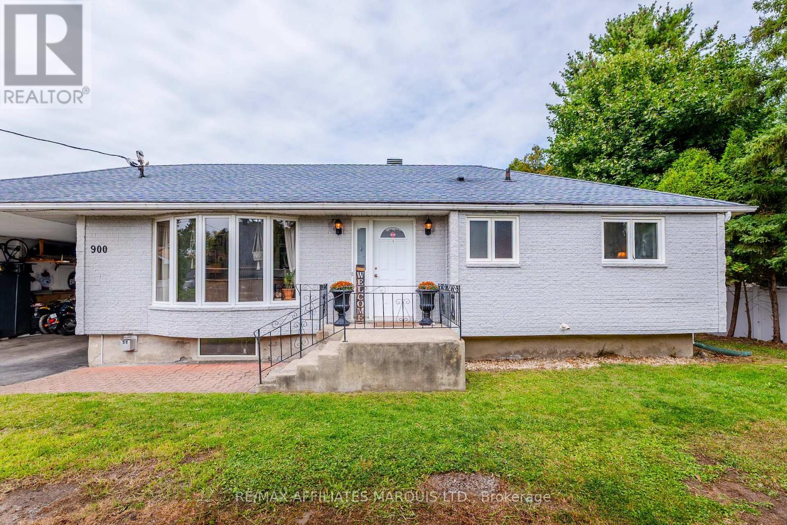 900 Osborne Ave, Cornwall, ON K6J 1K6