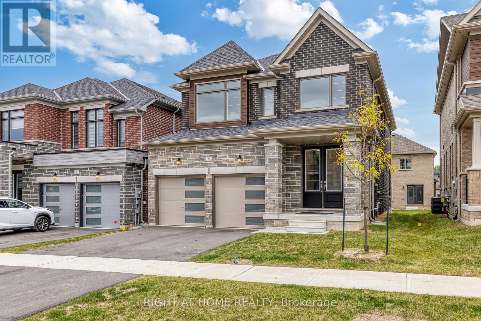 8 Daisy St, Springwater Midhurst, ON L9X 2C5