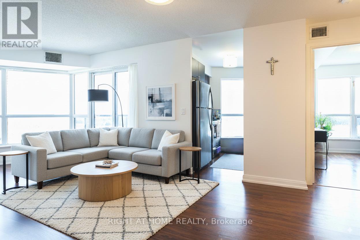 908 151 Village Green Sq, Toronto, ON M1S 0K5