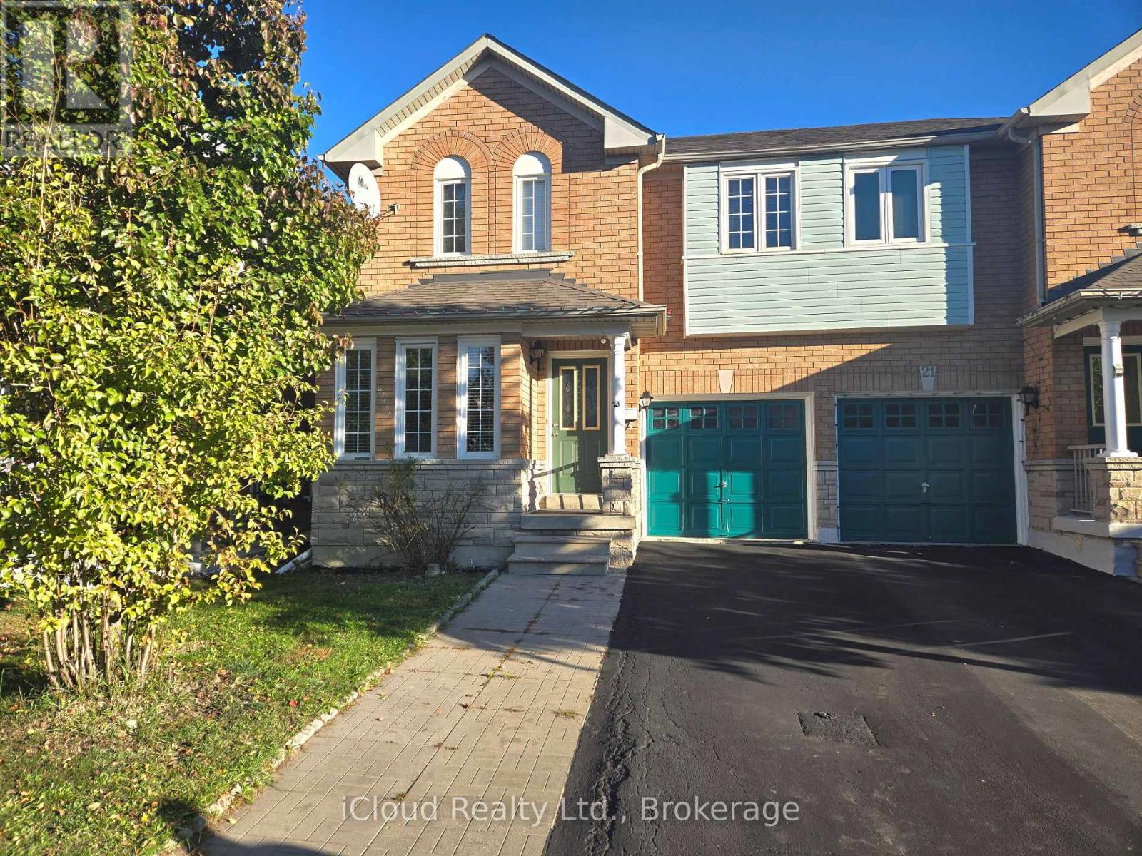 23 Streamside Ln, Brampton, ON L6R 2A9