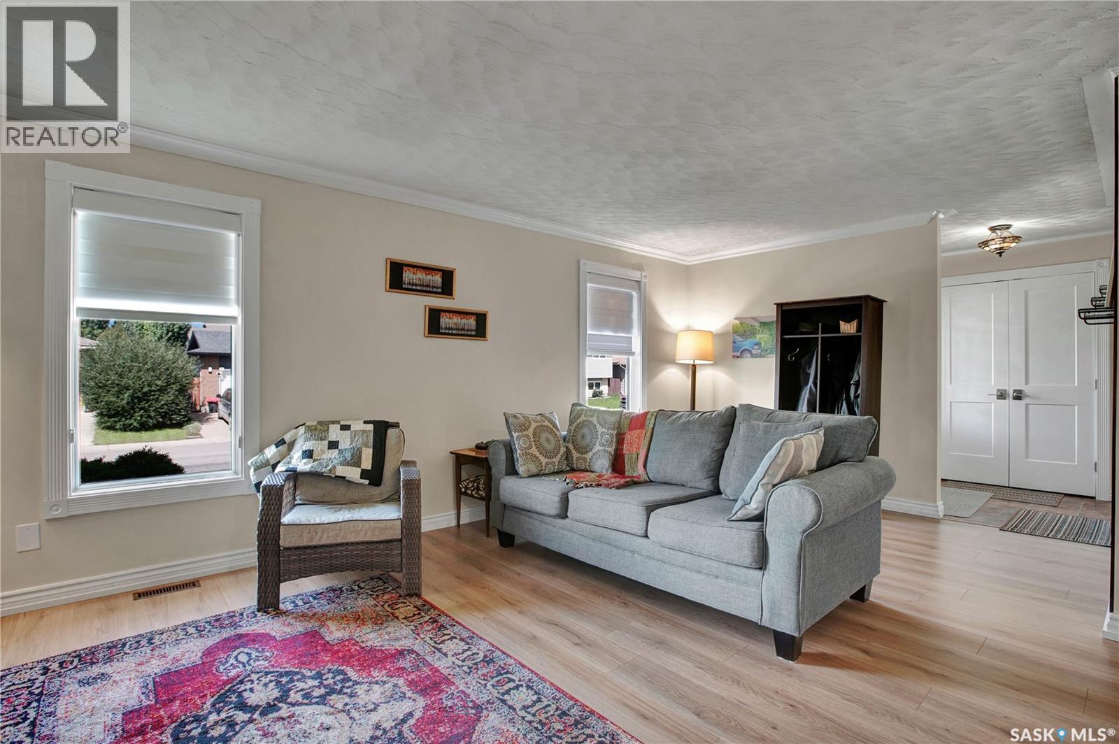 128 Delaronde Rd, Saskatoon, SK S7J 3Y3