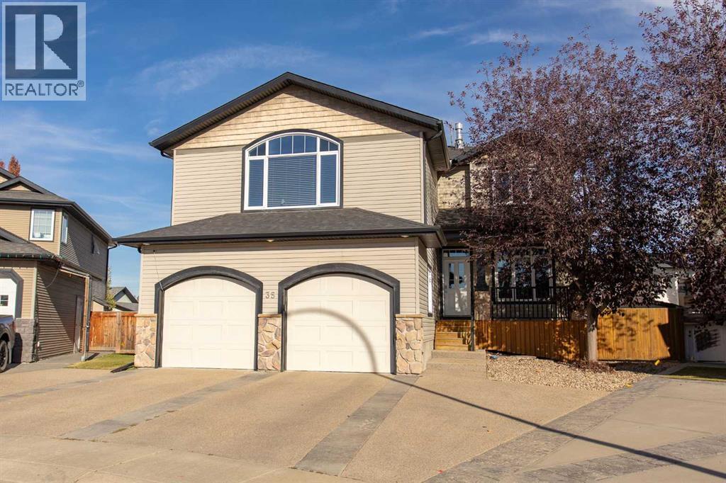 35 Woodrow Close, Red Deer, AB T4N 7G1