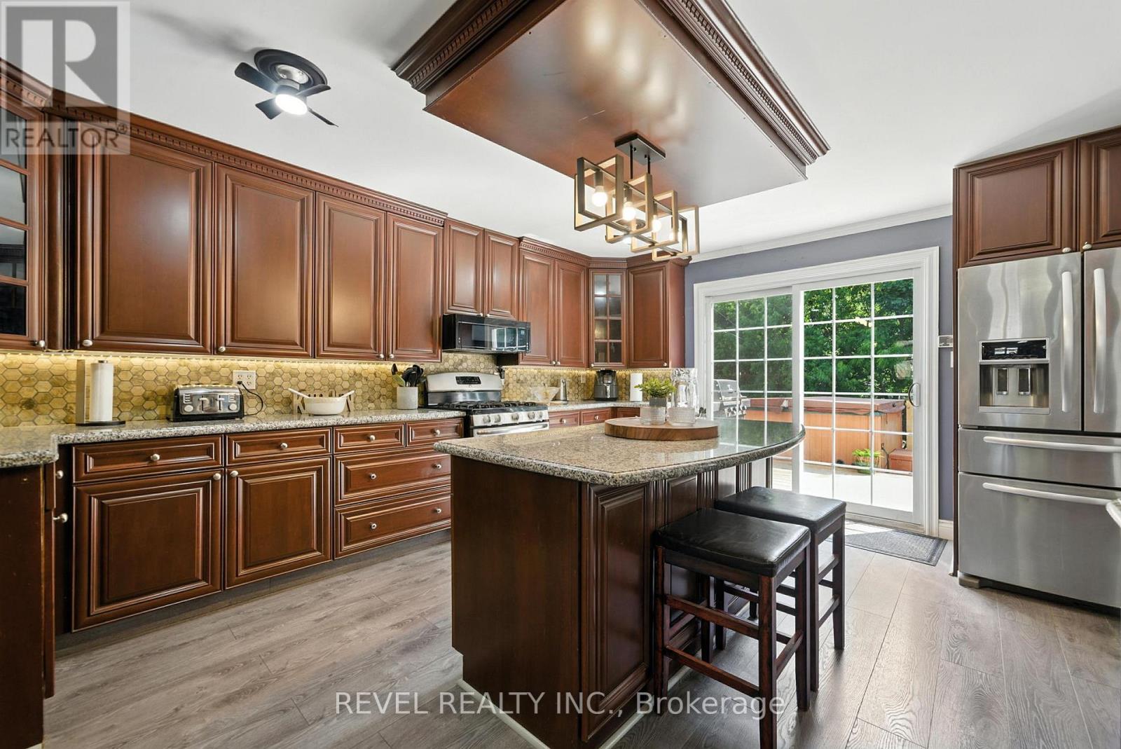 57 Rosehill Blvd, Oshawa, ON L1J 5G6