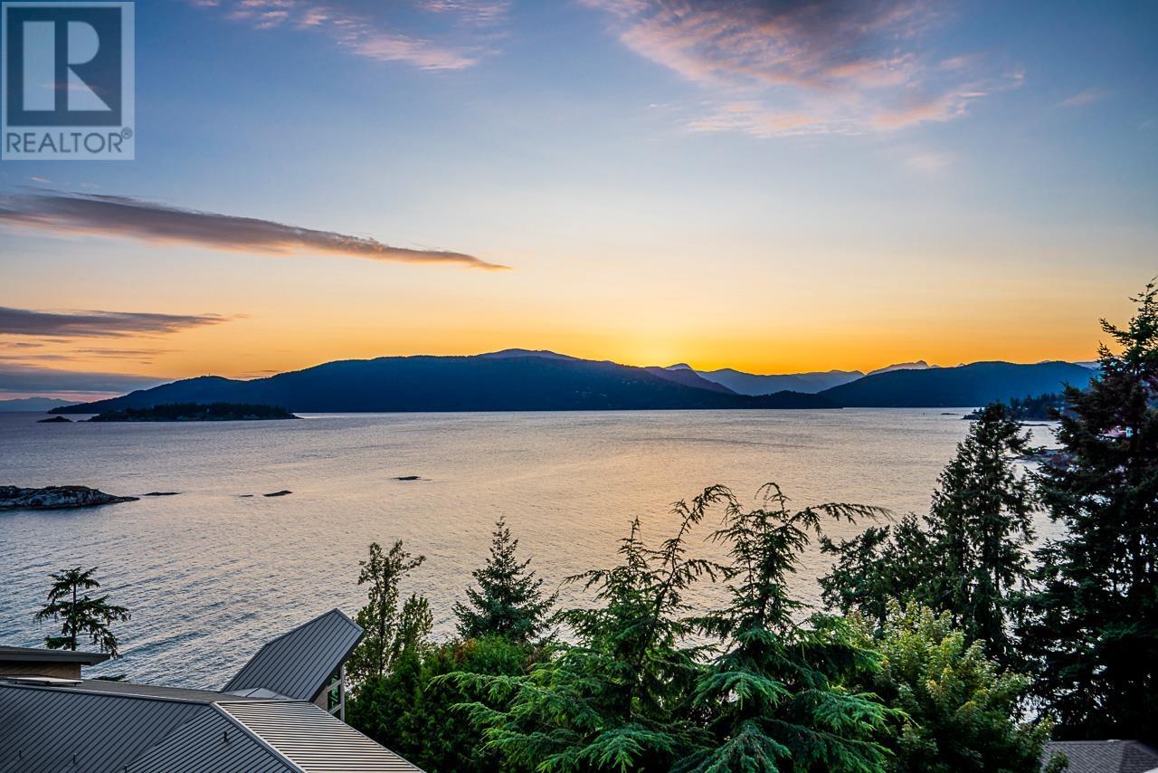 5134 Pitcairn Pl, West Vancouver, BC V7W 1L8