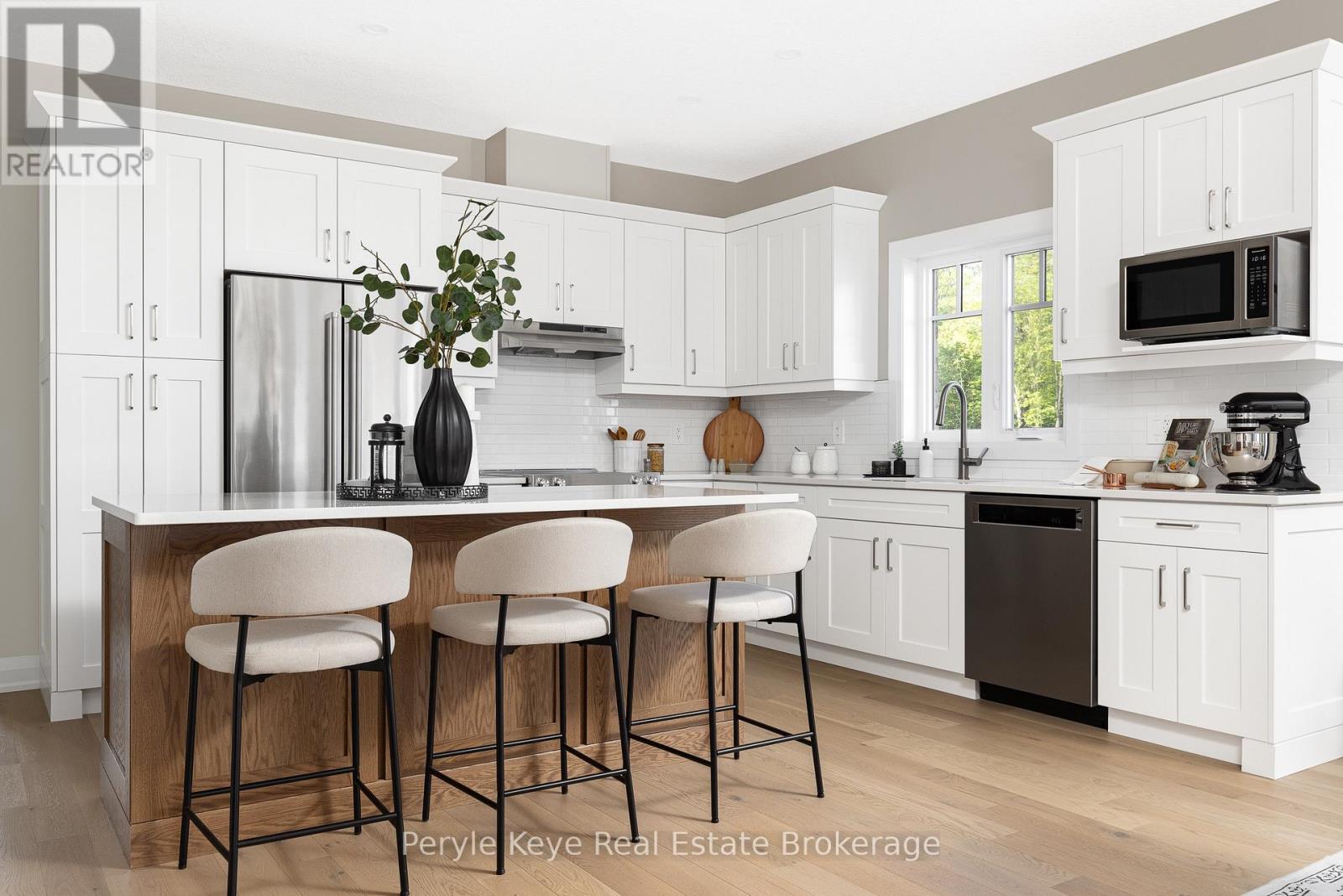 14 Charles Morley Blvd, Huntsville, ON P1H 0G5