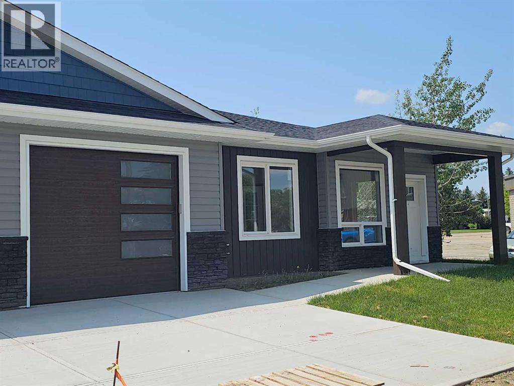 4738 49a Avenue #4, Lacombe, AB T4L 1N4