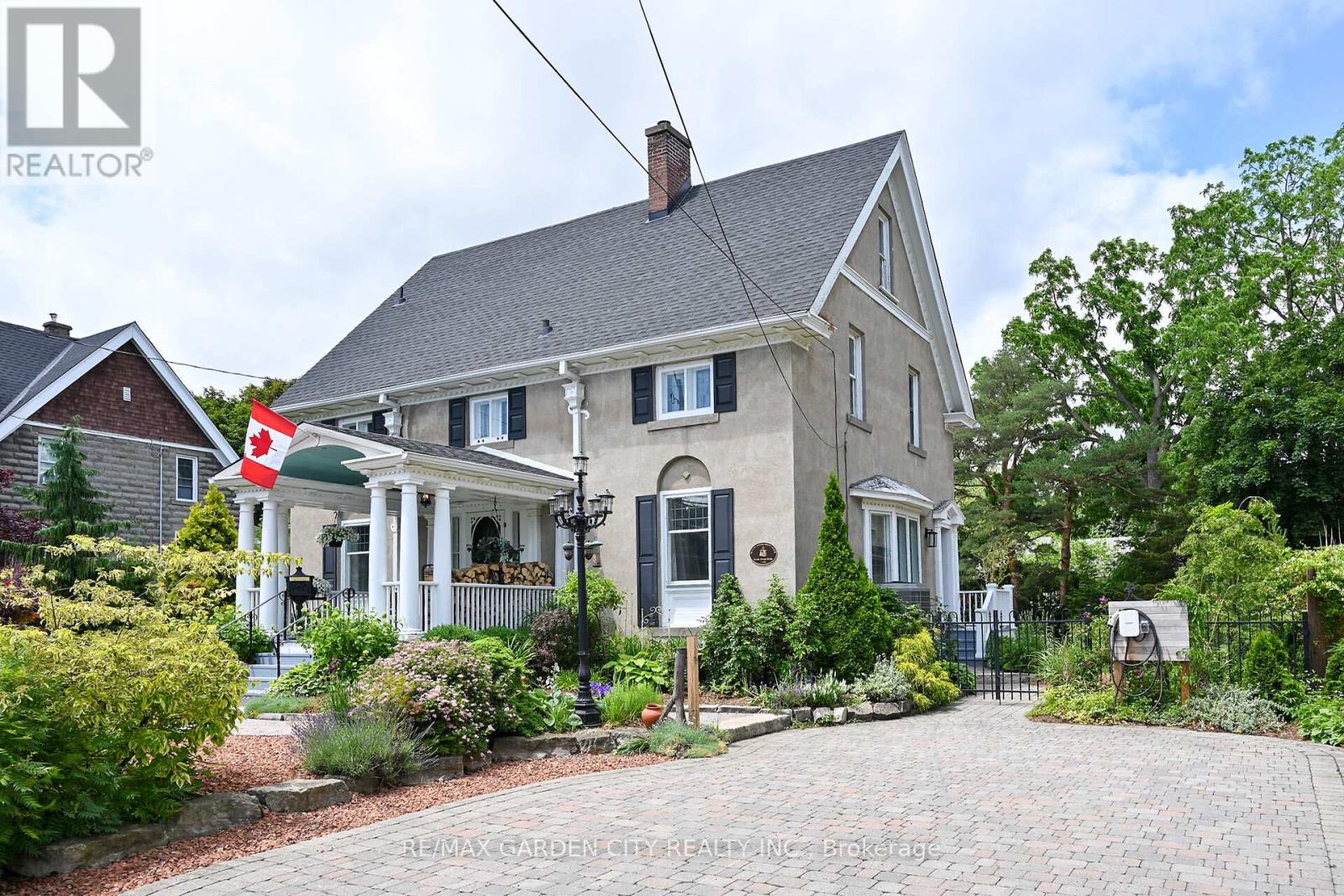 14 Robinson St S, Grimsby, ON L3M 3C4