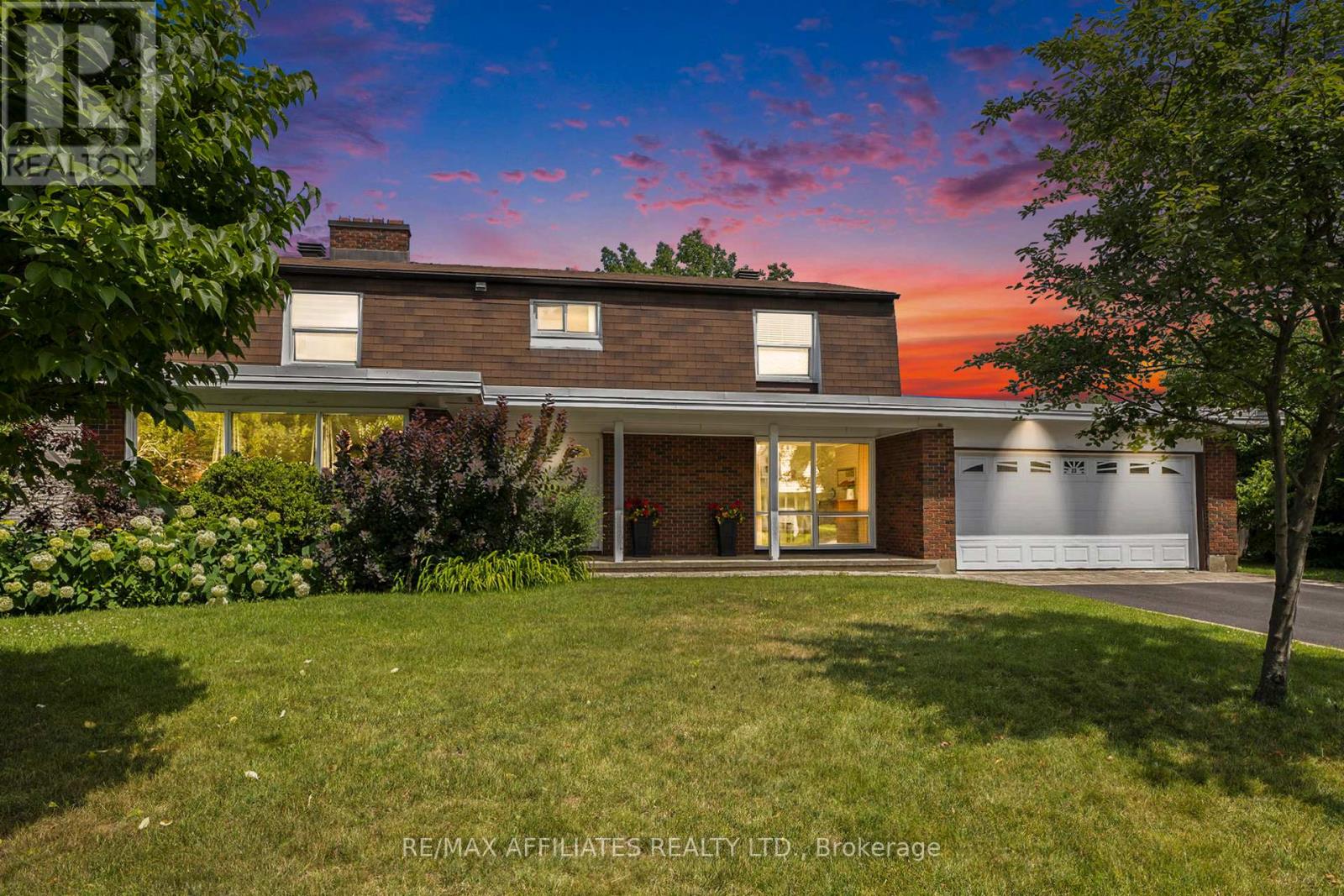 23 Sioux Cres, Ottawa, ON K2H 7E4