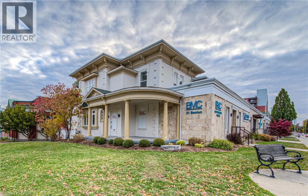 51 Benton St, Kitchener, ON N2G 3H1
