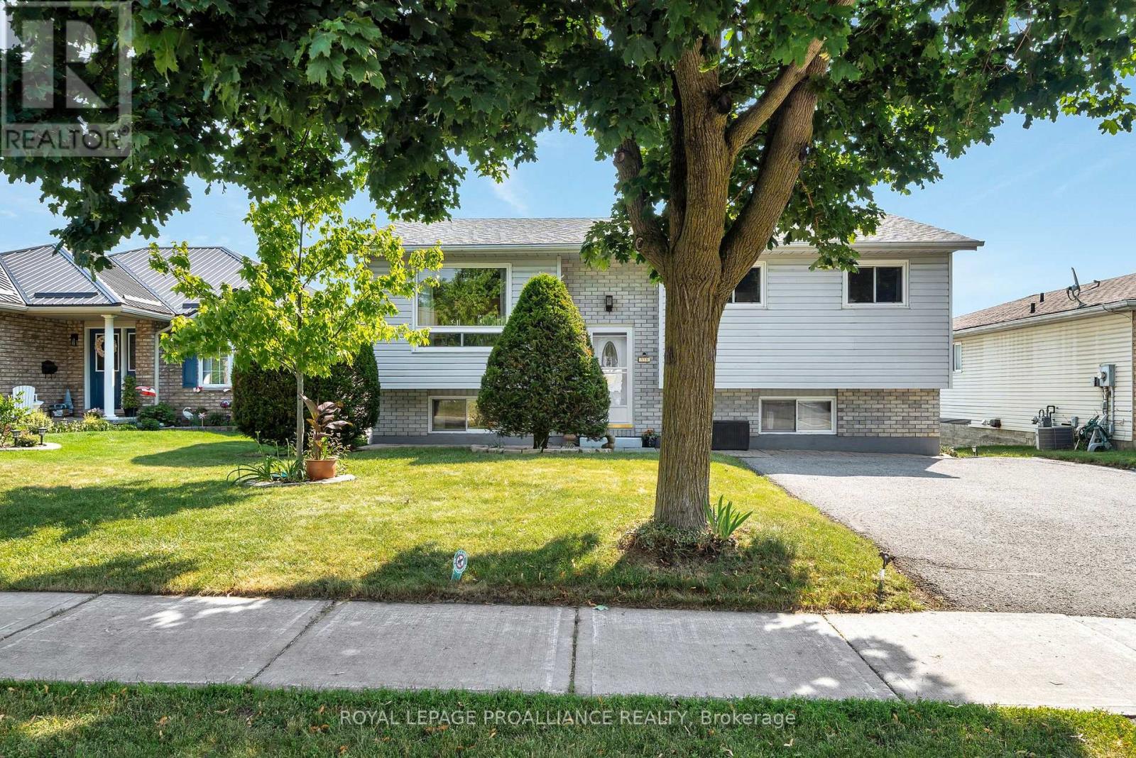 119 University Ave, Belleville, ON K8N 4Y4