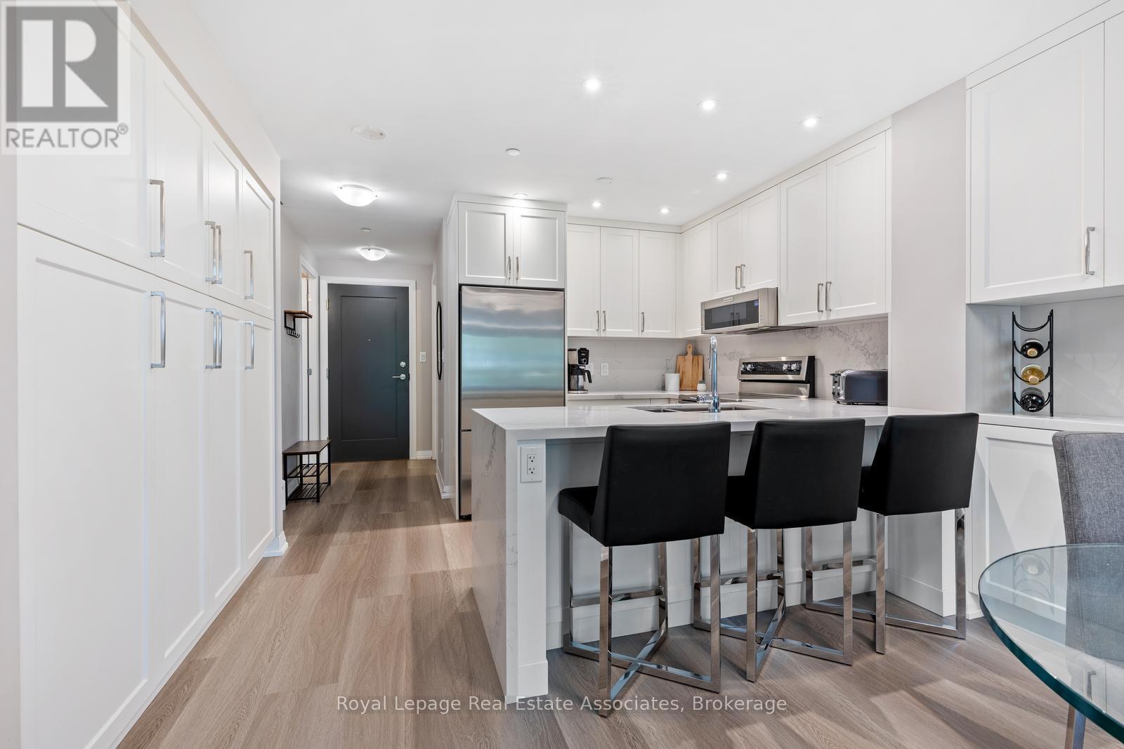 111 5025 Four Springs Ave, Mississauga, ON L5R 0G5