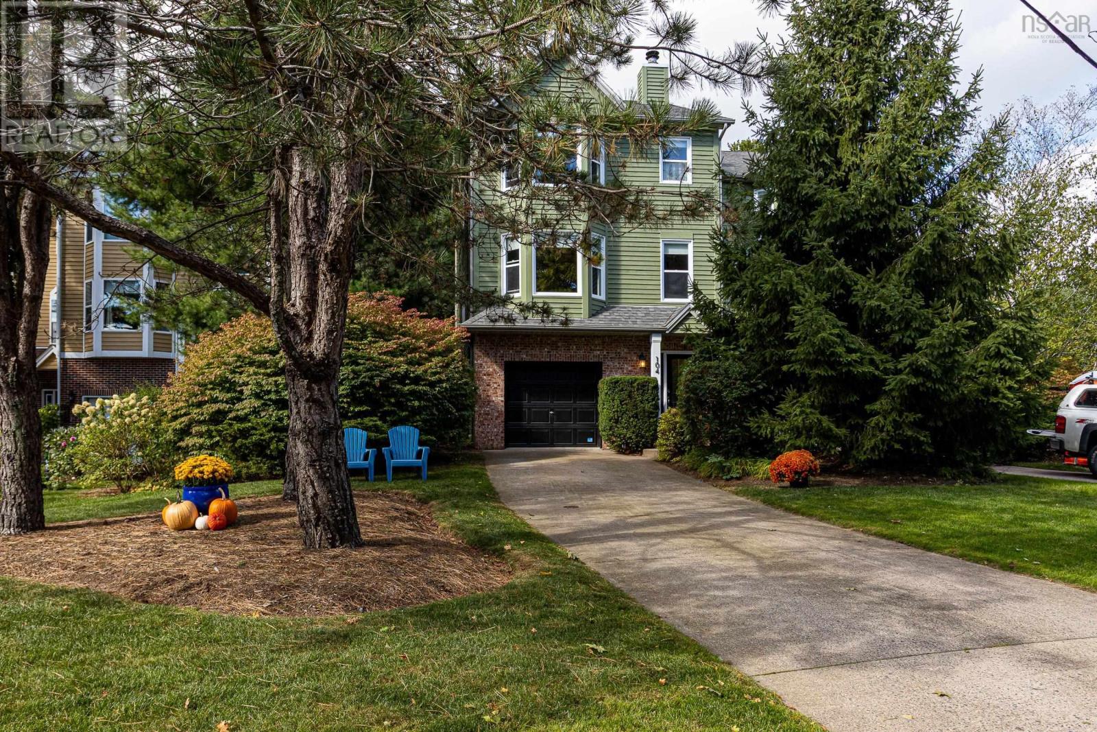 104 Anchor Dr, Halifax, NS B3N 3E1